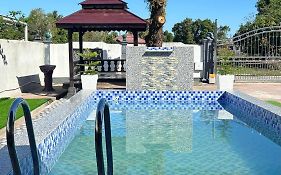 D'Bali Homestay - Private Swimming Pool, Netflix, Internet Wifi ,Cuckoo, Internet Wifi , Dryer, Washing Machine, Aircond Setiap Bilik & Ruang Tamu